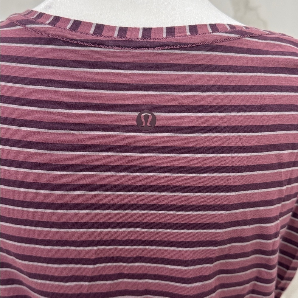 Lululemon Love Tee V Step Stripe Plumful Arctic Plum Pattern Size 10 - Picture 6 of 7
